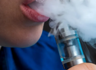 Ministerio de Educación busca prohibir uso de cigarrillos electrónicos en escuelas