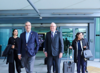 Abinader llega a Londres para participar en actos de coronación del rey Carlos III