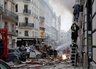 Fuerte explosión se produce en una zona residencial de Paris Imagen Ilustrada