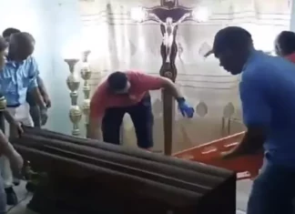 Anciana declarada muerta despierta en pleno velorio