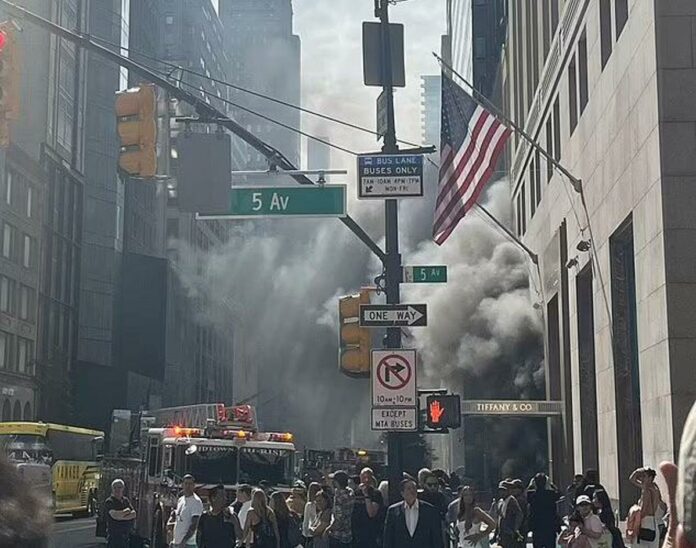 La empresa matriz LVMH gastó recientemente más de 500 millones de dólares para renovar el local después de cerrarlo temporalmente en 2019. Un gran incendio se produjo en la icónica tienda de la famosa joyería Tiffany & Co en la ciudad de Nueva York, la cual fue recientemente renovada.