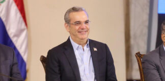 El presidente Luis Abinader manifestó que, si se continúa con el trabajo mancomunado que se ha realizado a través del Fideicomiso DO Sostenible, a más tardar en cuatro años se podrá lograr la meta de que en la República Dominicana no exista ningún vertedero a cielo abierto y que el país sea ejemplo del manejo de residuos sólidos no solamente en la región sino, en todo el mundo.