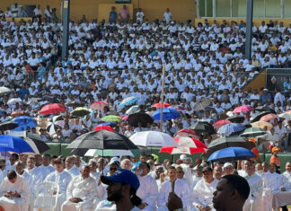 Miles asisten a tradicional eucaristía por Corpus Christi en Santiago Miles de creyentes de la fe católica participaron en la tradicional procesión del Santísimo Sacramento y en la eucaristía celebrada por el Día de Corpus Christi, en el Estadio Cibao, Santiago.