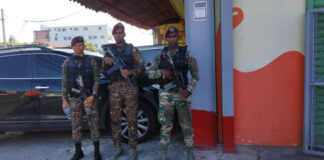 Desde tempranas horas de este martes agentes de la Policía Nacional en compañía de miembros de la Dirección General de Drogas (DNCD) han realizado allanamientos en varios sectores de Santiago de los Caballeros.