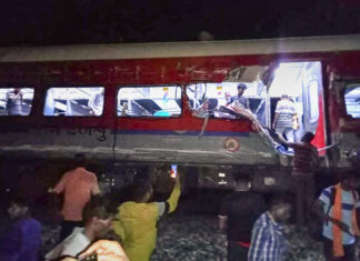 Más de 280 muertos y casi un millar de heridos en el accidente ferroviario más mortífero de la India en dos décadas