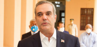 El presidente de la República, Luis Abinader, admitió este lunes un problema de planificación en la Dirección General de Pasaportes en cuanto a la entrega de libretas.