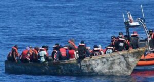 Un grupo de 33 migrantes fue detenido este jueves por la Policía de Puerto Rico cuando intentaba llegar a la isla por la zona de la costa del municipio noroccidental de Aguadilla.