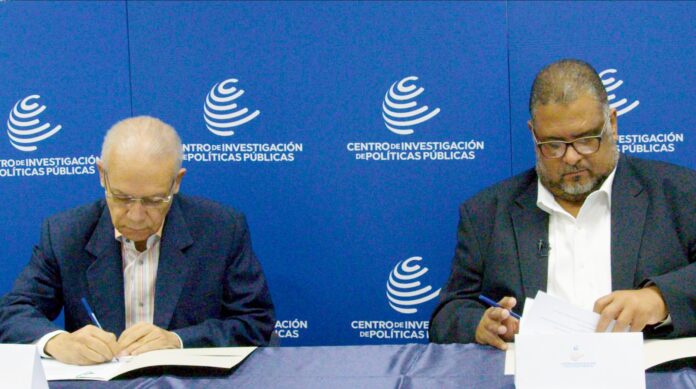 CIPP y Universidad Interamericana de Puerto Rico firman acuerdo de cooperación con fines académicos e investigativos El Centro de Investigación de Políticas Públicas (CIPP) y la Universidad Interamericana de Puerto Rico (UIPR) firmaron un acuerdo de colaboración con la finalidad de desarrollar proyectos conjuntos en programas académicos, de investigación, intercambio de profesores y estudiantes, así como en actividades culturales.