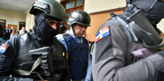El Tercer Tribunal Colegiado del Distrito Nacional volvió aplazar este miércoles el juicio de fondo que se sigue al expresidente de la Dirección Nacional de Control de Drogas (DNCD), el vicealmirante Félix Alburquerque Comprés, acusado de la muerte a tiros del comunicador Manuel Duncan.