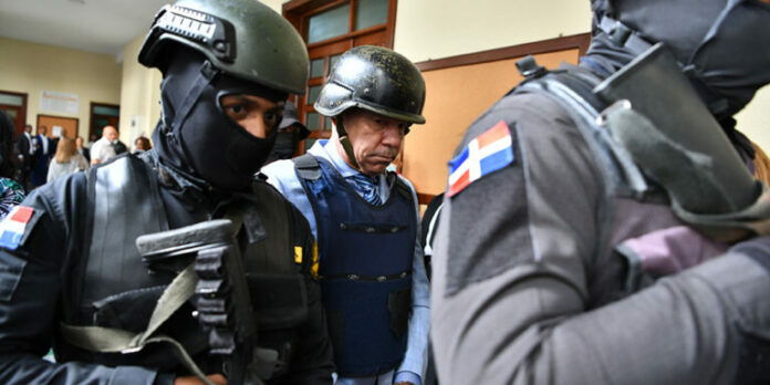El Tercer Tribunal Colegiado del Distrito Nacional volvió aplazar este miércoles el juicio de fondo que se sigue al expresidente de la Dirección Nacional de Control de Drogas (DNCD), el vicealmirante Félix Alburquerque Comprés, acusado de la muerte a tiros del comunicador Manuel Duncan.