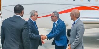El presidente Luis Abinader arribó a las 11:10 de la mañana de este jueves a Nassau, Bahamas, donde participará de la reunión de los países de la Comunidad del Caribe (Caricom) a la cual asistirá la vicepresidenta de Estados Unidos, Kamala Harris