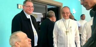 Durante la procesión del jueves de Corpus Christi en el sector Bella Vista, iniciada por monseñor Francisco Osoria, reapareció en público el cardenal Nicolás de Jesús López Rodríguez, quien hace siete años se retiró por condiciones de salud y su avanzada edad.