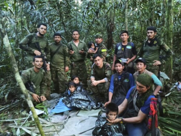 Encuentran con vida a los 4 niños desaparecidos hace 40 días en la selva en Colombia