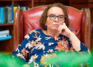 Procuradora se muda a una residencia más segura luego de amenazas Tras recibir amenazas de muerte por parte de presunto narcotraficante, y que estas intimidaciones también fueran dirigidas a uno de sus hijos, la procuradora de la República, Miriam Germán Brito se vio obligada a mudarse de su casa a una residencia más segura.