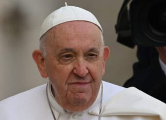El papa Francisco es hospitalizado para una revisión médica