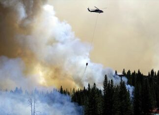 El humo de la ola de incendios que sufre Canadá, que llegó este domingo al archipiélago de Azores y a Galicia, al norte de España, alcanzará Portugal este lunes, según el Instituto Portugués del Mar y la Atmósfera (IMPA), que descarta que sea un riesgo para la salud humana.