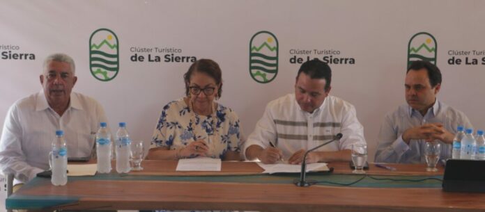 Clúster Turístico de la Sierra y Plan Sierra firman convenio En el marco del lanzamiento oficial del Clúster turístico de La Sierra fue firmado un acuerdo de alianza estratégica entre el Clúster y el Plan Sierra. Mediante el presente convenio, ambas instituciones se comprometen a unir esfuerzos para de manera estratégica abordar la promoción de un turismo de montaña ecológico y sostenible que promueva la conservación del medio ambiente y la reforestación de las cuencas hidrográficas; la conservación y puesta en valor de los recursos culturales que dan identidad a La Sierra.