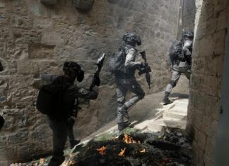 Las Fuerzas de Defensa de Israel hallaron un arsenal terrorista escondido en los túneles de una mezquita en Cisjordania