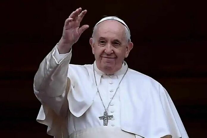 El papa Francisco viaja este miércoles a Lisboa para participar en la Jornada Mundial de la Juventud (JMJ) pero, desde un primer momento, una de las condiciones de este viaje era poder volver a visitar el santuario de Fátima para implorar de nuevo por la paz en Ucrania y en el mundo, ya que la historia de las apariciones están especialmente ligadas a Rusia.