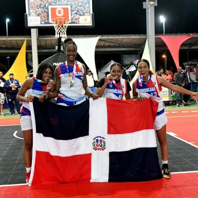 La República Dominicana conquistó el oro y la plata en básket 3×3, categoría U23, en los Juegos Caribeños en Isla Guadalupe 2022. El equipo masculino U23 ganó la presea de oro frente a Puerto Rico con un cerrado 18-17.