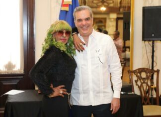 Con la Medalla Presidencial al Mérito Civil presidente Abinader distingue a 8 músicos típicos En un emotivo acto el presidente Luis Abinader distinguió este miércoles con la imposición de la Medalla Presidencial al Mérito Civil a 8 músicos típicos dominicanos, en reconocimiento a su trayectoria de trabajo, civismo y de fe el país y por sus destacados aportes al género musical.