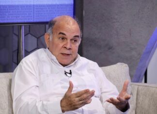 Pelegrín Castillo: “Ni Haití ni los haitianos ni sus crisis pueden seguir siendo usados como ficha de negociación” El vicepresidente de la Fuerza Nacional Progresista e integrante de la comisión designada por el Gobierno para tratar sobre el impacto de la crisis haitiana en el país, Pelegrín Castillo, dijo que sobre su visita a Washington, donde se reunieron con varios congresistas, eventualmente estarán entregando un informe sobre los puntos tratados.