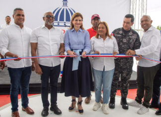 Vicepresidenta Raquel Peña inaugura Centro Tecnológico La Moneda, un destacamento policial y una cancha de baloncesto y voleibol en Los Tres Brazos