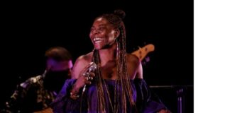 María Concepción Balboa, mejor conocida como Concha Buika, cautivó con su voz a los dominicanos que asistieron al inicio de su gira "Buika Music World Tour", en el Teatro La Fiesta del Hotel Jaragua.