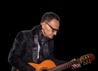 El legendario e icónico cantante y compositor dominicano Luis Segura, El Papá de la Bachata, celebró su primer y último concierto "Fin de la historia" en el escenario de la Gran Arena del Cibao.