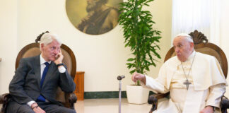 El papa Francisco recibe a Bill Clinton y al hijo de Soros en el Vaticano