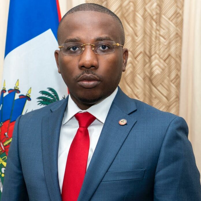 El exprimer ministro haitiano, Claude Joseph, se ha opuesto la tarde de este sábado a la reciente decisión de Kenia sobre intervenir Haití, con un despliegue de al menos mil policías, a fin de "apaciguar" la crisis de extrema violencia que atraviesa el país caribeño.