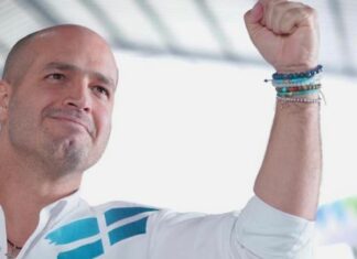 Conmoción en Ecuador por asesinato de joven alcalde de Manta El alcalde ecuatoriano de Manta, Agustín Intriago, ha muerto este domingo tras ser objetivo de un tiroteo mientras se encontraba coordinando el inicio de una obra.
