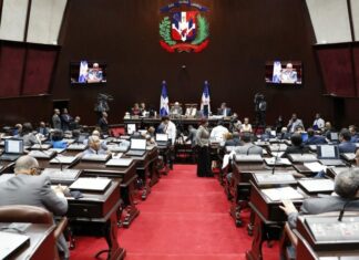 Someten proyecto de ley que busca eliminar impuesto en adquisición de vivienda de bajo costo Juan Carlos Echavarría, diputado del Partido de la Liberación Dominicana (PLD), depositó este miércoles ante la Secretaria General Legislativa de la Cámara de Diputados el proyecto de Ley para “Eliminar el Pago de Impuestos de Transferencia a la Adquisición de la Primera Vivienda de los Dominicanos”.