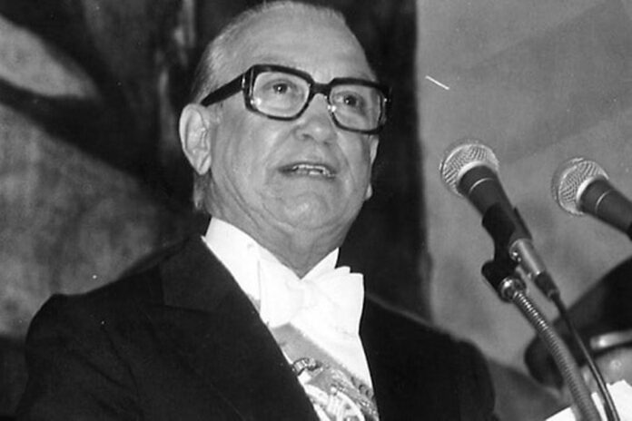 La madrugada del domingo 4 de julio de 1982 se suicidó en el Palacio Nacional, Silvestre Antonio Guzmán Fernández, más conocido como Antonio Guzmán, faltando 43 días para terminar su mandato como presidente de la República de 1978 a 1982.