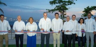 El presidente Luis Abinader y el ministro Turismo, David Collado, encabezaron este miércoles la inauguración de la primera etapa de la remodelación del malecón de Santo Domingo Este, en la que fueron invertidos RD$310,569,503.