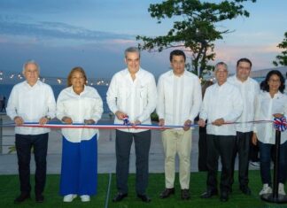 El presidente Luis Abinader y el ministro Turismo, David Collado, encabezaron este miércoles la inauguración de la primera etapa de la remodelación del malecón de Santo Domingo Este, en la que fueron invertidos RD$310,569,503.