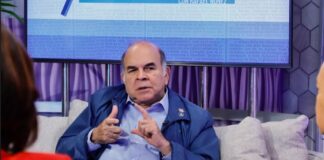El vicepresidente del partido Fuerza Nacional Progresista (FNP), Pelegrín Horacio Castillo, dijo que desde hace años han advertido que la República Dominicana se encuentra expuesta a un sostenido proceso de injerencias y que eventualmente, podría ser víctima de una nueva intervención internacional, para imponer la solución dominicana a los problemas de Haití.