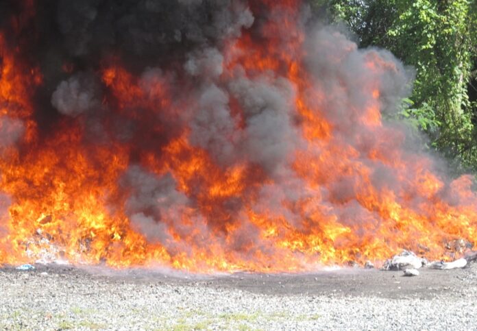Procuraduría incinera 58 kilogramos de drogas La Procuraduría General de la República (PGR) procedió este jueves con la incineración de otros 58 kilogramos de diferentes sustancias narcóticas, en un acto realizado en el recinto del Ejército de República Dominicana (ERD), en el municipio Pedro Brand, provincia Santo Domingo.