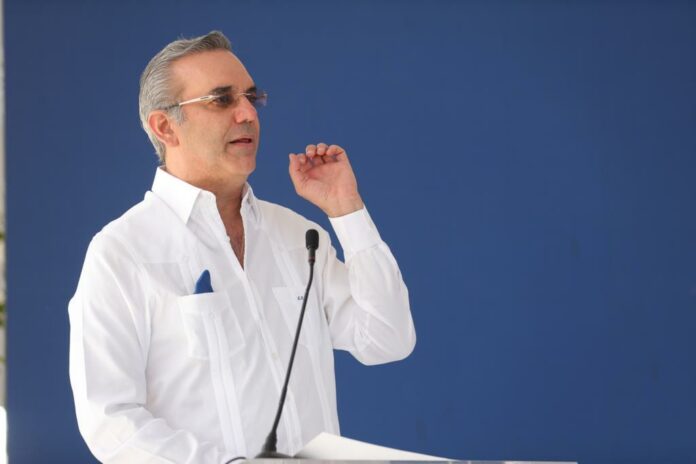 El Presidente de la República Dominicana, Luis Abinader, ha marcado un hito en la comunicación política dominicana al convertirse en el primer político del país y uno de los primeros a nivel global, en unirse a la recién lanzada plataforma de comunicación Threads.