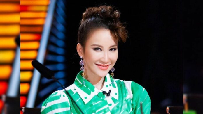 Murió Coco Lee, la voz de “Mulán” CoCo Lee, popular cantante nacida en Hong Kong, murió este miércoles, compartieron sus hermanas Carol y Nancy en una publicación en redes sociales.