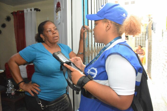 ONE concluye pagos al personal del X Censo Nacional La Oficina Nacional de Estadística (ONE) concluyó el proceso de depuración y verificación para la correcta ejecución de los pagos correspondientes al personal del X Censo Nacional de Población y Vivienda (XCNPV).