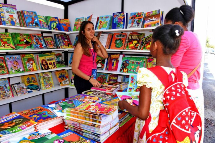 La Feria Internacional del Libro 2023 cautivará al público con sus innovaciones La XXV Feria Internacional del Libro Santo Domingo 2023 (FILSD 2023) se prepara para deslumbrar a los amantes de la literatura con emocionantes novedades y mejoras significativas durante los 10 días de desarrollo de la misma, que este año vuelve a la renovada Plaza de la Cultura Juan Pablo Duarte.