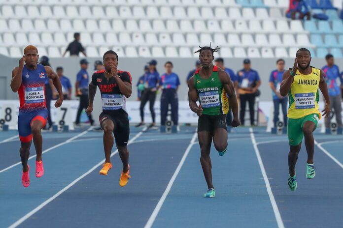 El atleta dominicano José González se hizo con la plata en San Salvador en los 100 metros masculinos de los Juegos Centroamericanos y del Caribe, tras el guyanés Emanuel Archibald.
