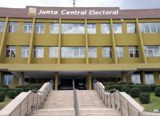 La JCE trabaja informe condenará proselitismo La Unidad Administrativa Sancionadora de la Junta Central Electoral (JCE) trabaja en la elaboración de un informe a ser presentado al Pleno del organismo electoral, a los fines de contrarrestar el proselitismo a destiempo.