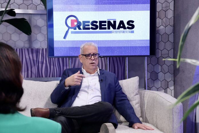 Eliades Acosta dice RD tiene una tarea de gigantes frente al tema haitiano: hacer respetar su territorio y organizar la inmigración