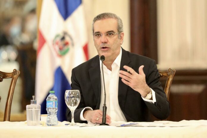 El presidente de la República, Luis Abinader, se mostró de acuerdo este sábado con la decisión del Gobierno de Kenia de encabezar una fuerza multinacional en Haití para apoyar a ese país en la lucha contra la violencia de las pandillas.