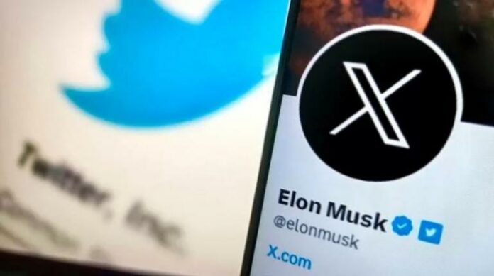 Elon Musk cambia el logotipo d Twitter por una "X" El dueño de Twitter, Elon Musk, ha sustituido este lunes el logotipo del pájaro azul que ha identificado la red social desde su inicio en 2006 por una "X".
