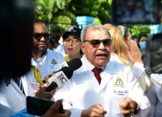 Colegio Médico anuncia paro laboral en hospitales y clínicas para el lunes El Colegio Médico Dominicano (CMD), junto a sociedades médicas especializadas, anunció este martes un paro laboral de doce horas en todos los hospitales de la red pública y clínicas privadas.
