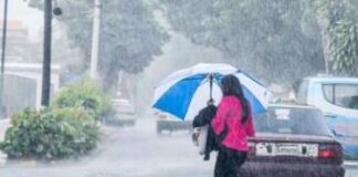 La Onamet informó que el inicio del fin de semana se presenta con algunas lluvias debido al arrastre del viento durante el periodo matutino, la onda tropical se ubica al oeste del país sobre aguas del mar Caribe alejándose y la vaguada que incide sobre el país.