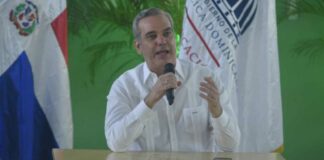 El presidente Luis Abinader y el ministro de Educación, Ángel Hernández, lanzaron oficialmente el programa para la entrega de un bono de 1,000 pesos a los padres que inscriban a sus hijos en escuelas públicas, como se había anunciado hace semanas.